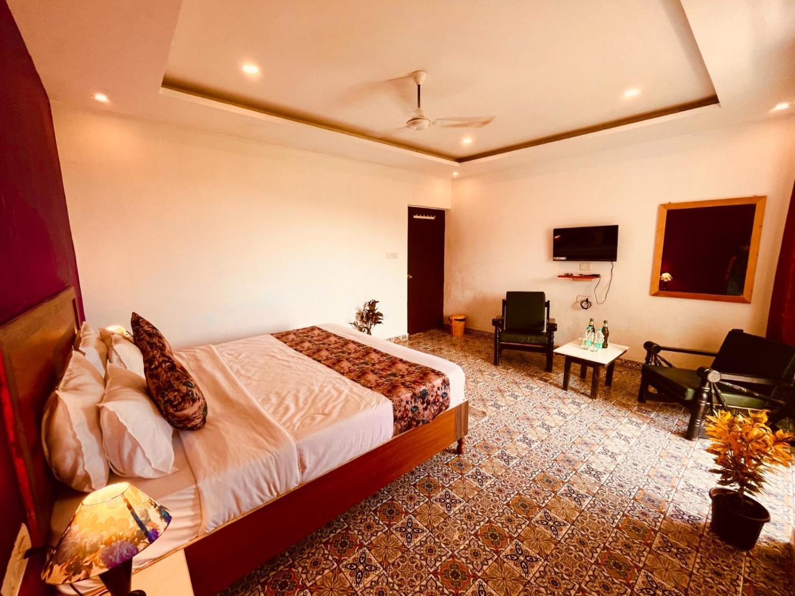 Hotel The G R S Candolim 4*